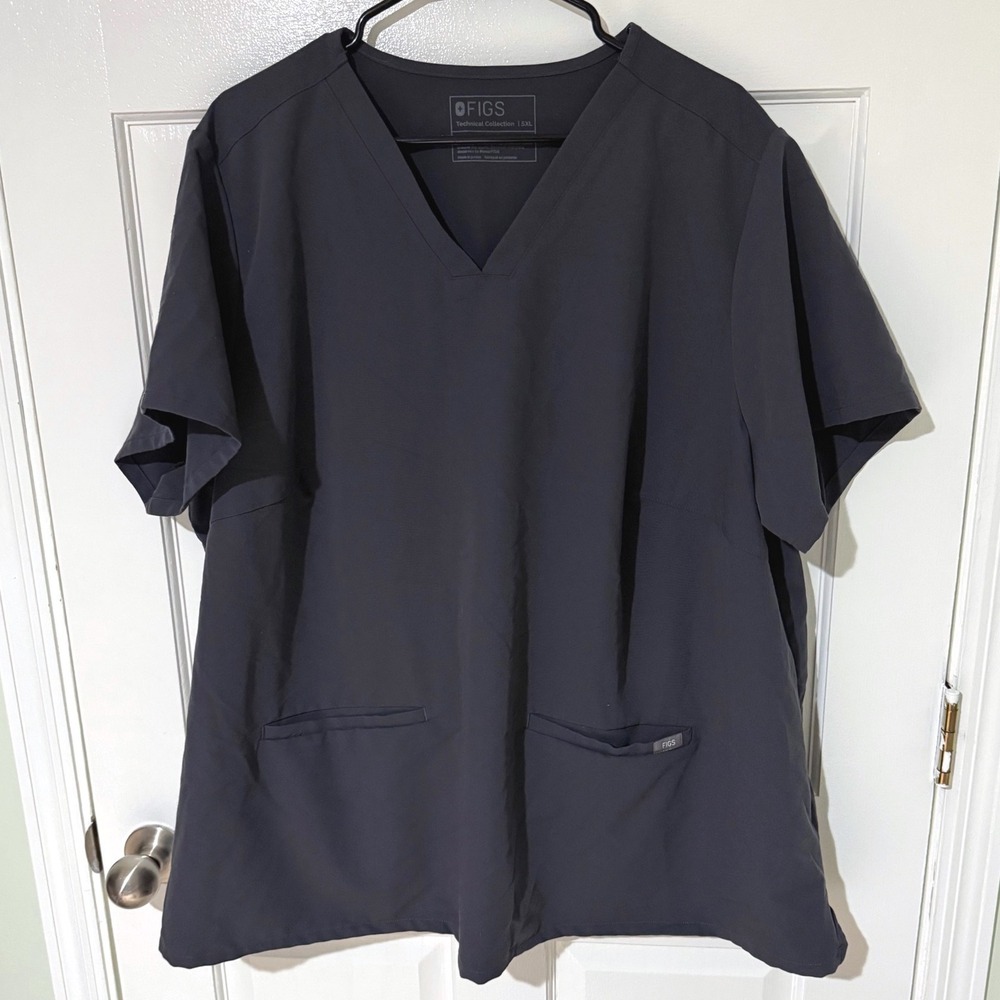 FIGS Women's V-Neck Scrub Top in Charcoal